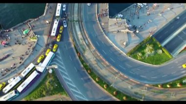 Istanbul Galata Köprüsü, Galata Kulesi ve boğazı deniz havadan görünümü