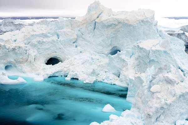 Пташиного польоту айсбергів знаходяться на Північний Льодовитий океан на Північний полюс в Ґренландія — стокове фото
