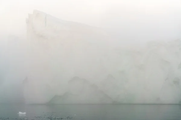 Isbergen är på norra ishavet på Ilulissat fjord, Grönland — Stockfoto