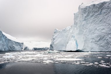 Ilulissat fiyort, Grönland Kutbu üzerinde büyük ve güzel buzullar vardır