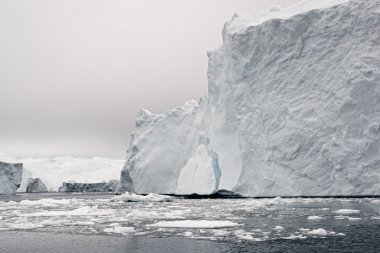 Ilulissat fiyort, Grönland Kutbu üzerinde büyük ve güzel buzullar vardır