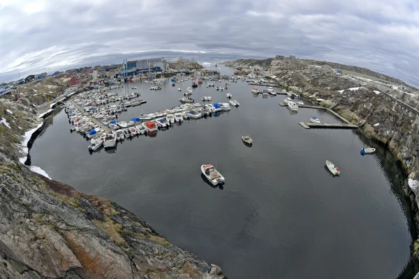 Ilulissat pier och fartyg av fishermans — Stockfoto