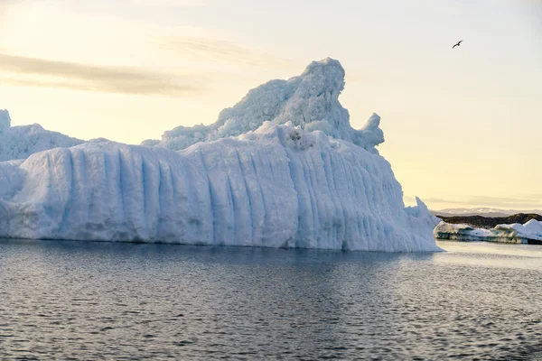 Льодовики перебувають на Північний Льодовитий океан, щоб Ллуліссатську icefjord в Ґренландія — стокове фото