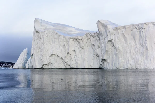 Obrovské ledovce v Severním ledovém oceánu k Ilulissat icefjord v Grónsku — Stock fotografie