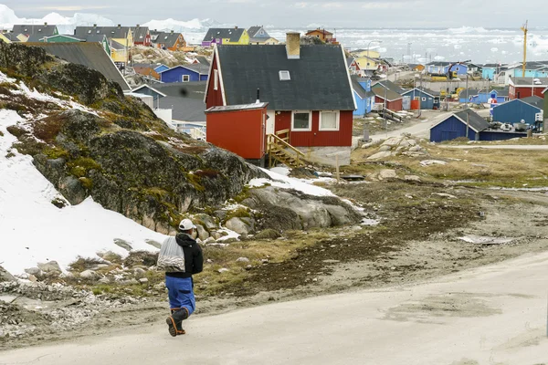 Інуїтів життя людей, щоб Ллуліссатську міста в Ґренландія — стокове фото