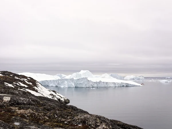 Enormes geleiras estão no oceano Ártico para Ilulissat gelo na Groenlândia — Fotografia de Stock