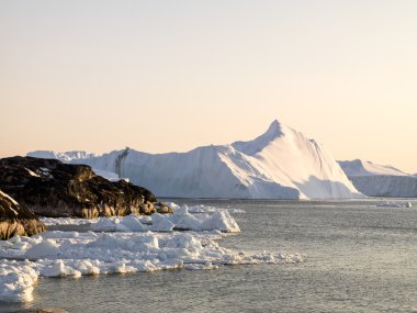 Ilulissat buz Grönland Kutbu üzerinde büyük buzullar vardır