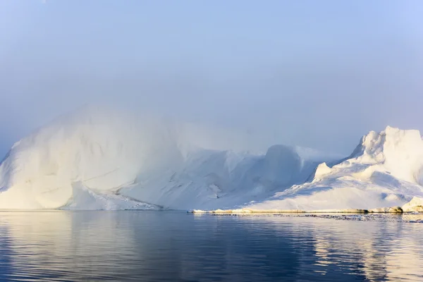 거 대 한 빙하 Ilulissat icefjord 그린란드의 북극 바다에는 — 스톡 사진