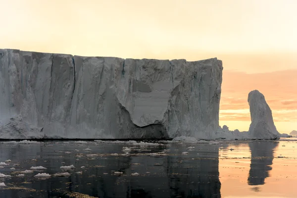 冰川是在格陵兰岛伊卢利萨特为北冰洋上 — 图库照片