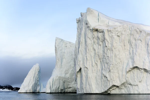 Льодовики і традиційне життя Ллуліссатську в Ґренландія — стокове фото