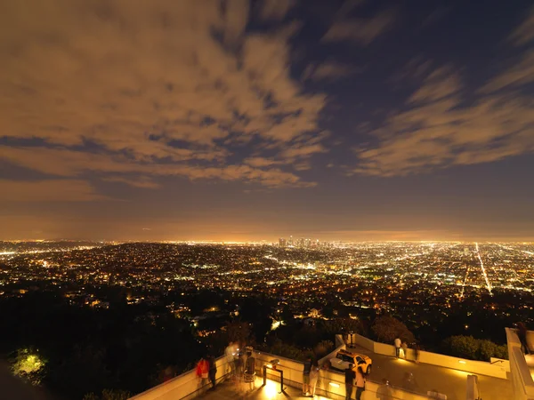 Panoramiczny widok na Los Angeles z Griffith Observatory hill na zachód słońca — Zdjęcie stockowe