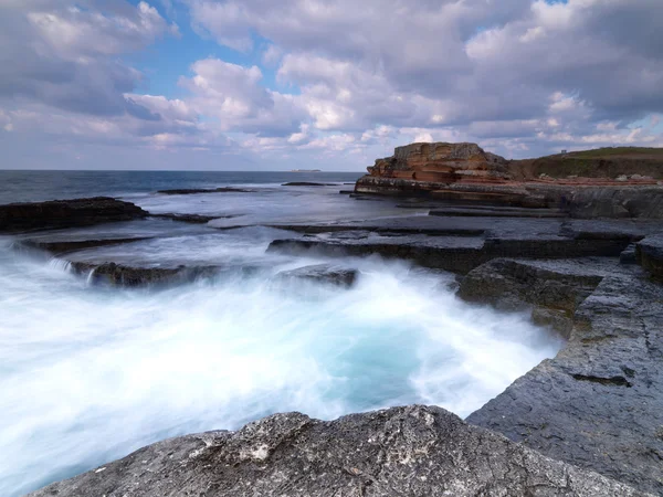 Long exposure shot on amazing rocks with sea wave — Stock Photo, Image