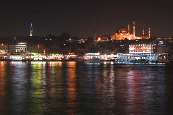Stíny na moře bosphorus Istanbul, Turecko — Stock fotografie