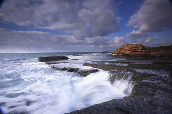 Exposição longa mar e rochas na Turquia — Fotografia de Stock