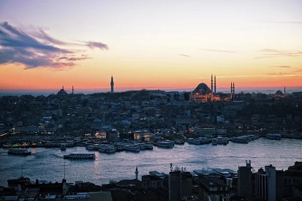 Ηλιοβασίλεμα ώρα της ιστορικής χερσονήσου της Κωνσταντινούπολης — Φωτογραφία Αρχείου
