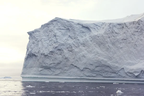 Los glaciares están en el océano Ártico en ilulissat icefjord, Groenlandia — Foto de Stock