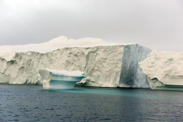 Los glaciares están en el océano Ártico en ilulissat icefjord, Groenlandia — Foto de Stock