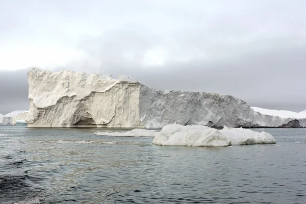 빙하는 ilulissat icefjord, 그린란드의 북극 바다에는 — 스톡 사진