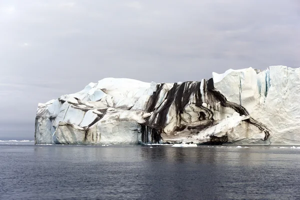 氷河は、イルリサット icefjord、グリーンランドの北極海に — ストック写真