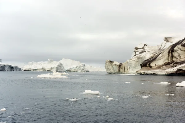 Льодовики перебувають на Північний Льодовитий океан на Ллуліссатську icefjord, Гренландія — стокове фото