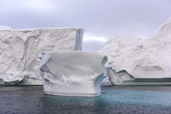 Льодовики перебувають на artic океану до Ллуліссатську icefjord, Гренландія — стокове фото