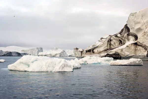 Στην artic ocean να icefjord παγετώνας και Φιόρδ Ιλούλισσατ, Γροιλανδία, παγετώνες έχουν — Φωτογραφία Αρχείου