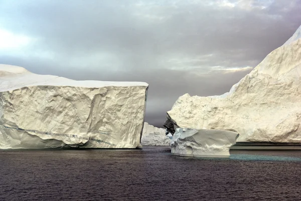 Lodowce są na Oceanie Arktycznym do llulissat ilulissat, Grenlandia — Zdjęcie stockowe