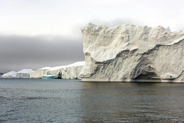 Glaciers sont sur l'océan Arctique à ilulissat icefjord, Groenland — Photo