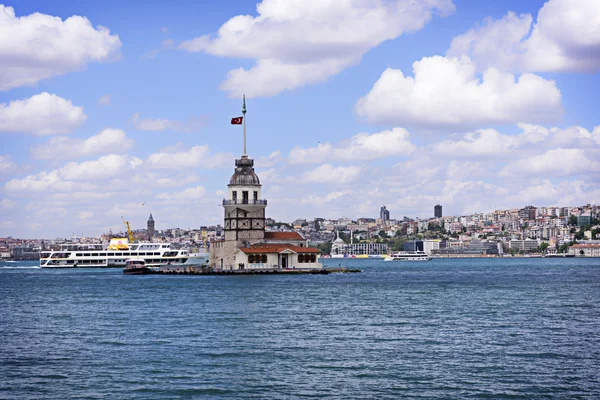 Maiden's Tower στη θάλασσα στο Βόσπορο προς Κωνσταντινούπολη — Φωτογραφία Αρχείου