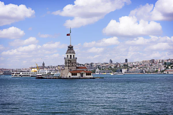 Kız Kulesi İstanbul Boğazı deniz üzerinde