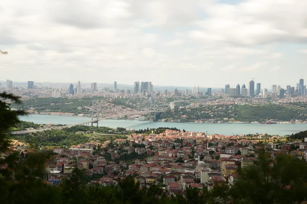 Panoramatický výhled na Istanbul bosphorus a most — Stock fotografie