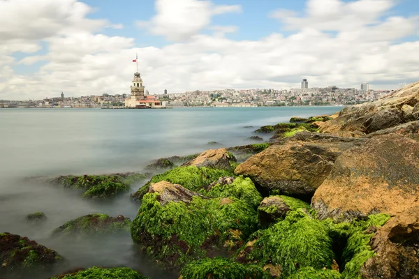 Longexposure natuur schieten op de zee met stenen — Stockfoto