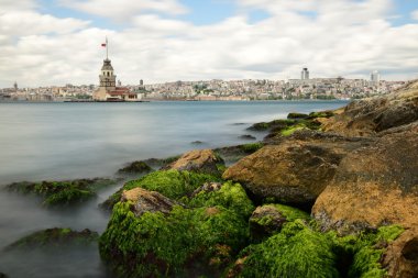 Kız Kulesi Istanbul boğazı üzerinde
