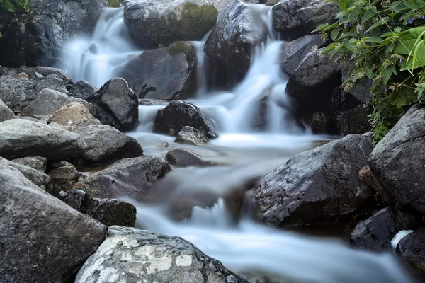강 고원 산 꼭대기에서 긴 노출 — 스톡 사진