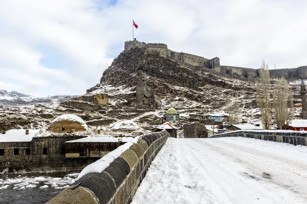 Замок Карс под снегом в зимний сезон — стоковое фото