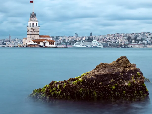 Krásný výhled z Istanbulu s dlouhou expozicí střílel na Bospor - Istanbul. — Stock fotografie