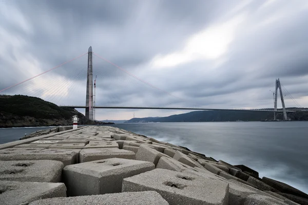 Long exposure to new Istanbul Bosphorus bridge named Yavuz Sultan Selim — Stock Photo, Image