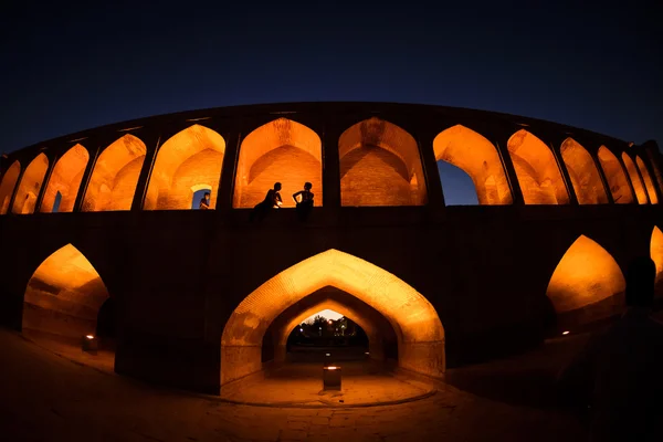 Lo storico ponte in pietra di 33 archi a isfahan, iran, 15 settembre 2016 . — Foto Stock