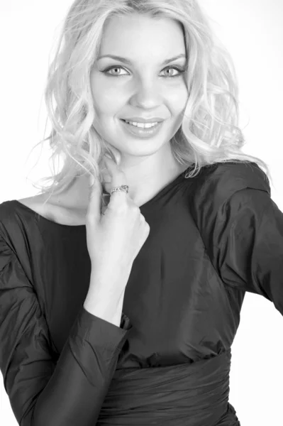 Piękna młoda dziewczyna Ładna Blondynka pozowanie w studio — Zdjęcie stockowe