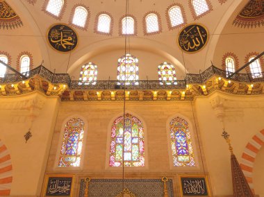 İstanbul 'daki Süleyman Camii' nin içinde ya da içinde