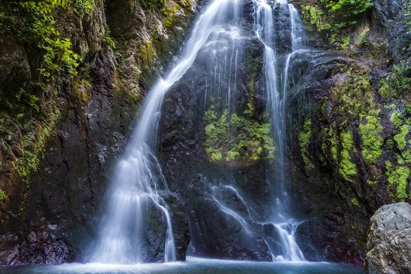 Langzeitbelichtung Des Wasserfalls — Stockfoto