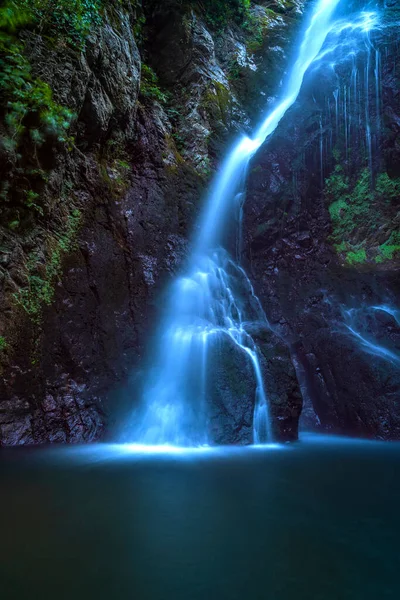 Wasserfall Berg Mit Langzeitbelichtung — Stockfoto