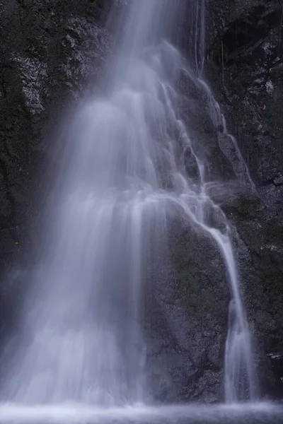 Langzeitbelichtung Des Wasserfalls — Stockfoto