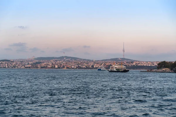 Istanbul Boğaz manzaralı gün batımında