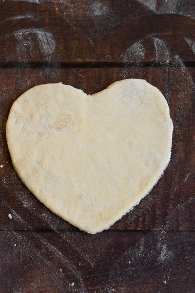 Bakery Items Uncooked Yeast Dough Heart Shape Wooden Flour Background — Stock Photo, Image