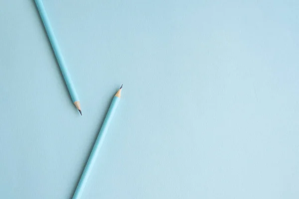 Pastel Lápis Coloridos Folha Vazia Azul Tonificado — Fotografia de Stock