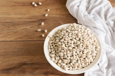 Kavanozda çiğ fasulye. Doğal protein baklagil yiyeceği.