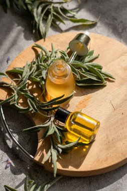 Adaçayı yapraklı temel yağ. Hijyen banyo ürünü. Sağlık terapisi yenilenmesi