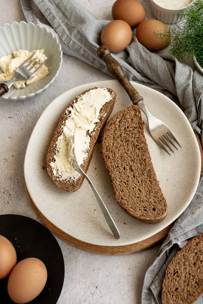 Ingredientes Para Preparar Desayuno Saludable Granja Huevos Pan Negro Trigo — Foto de Stock