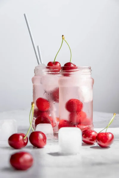 Vişne suyu. Tazeleyici yaz içeceği